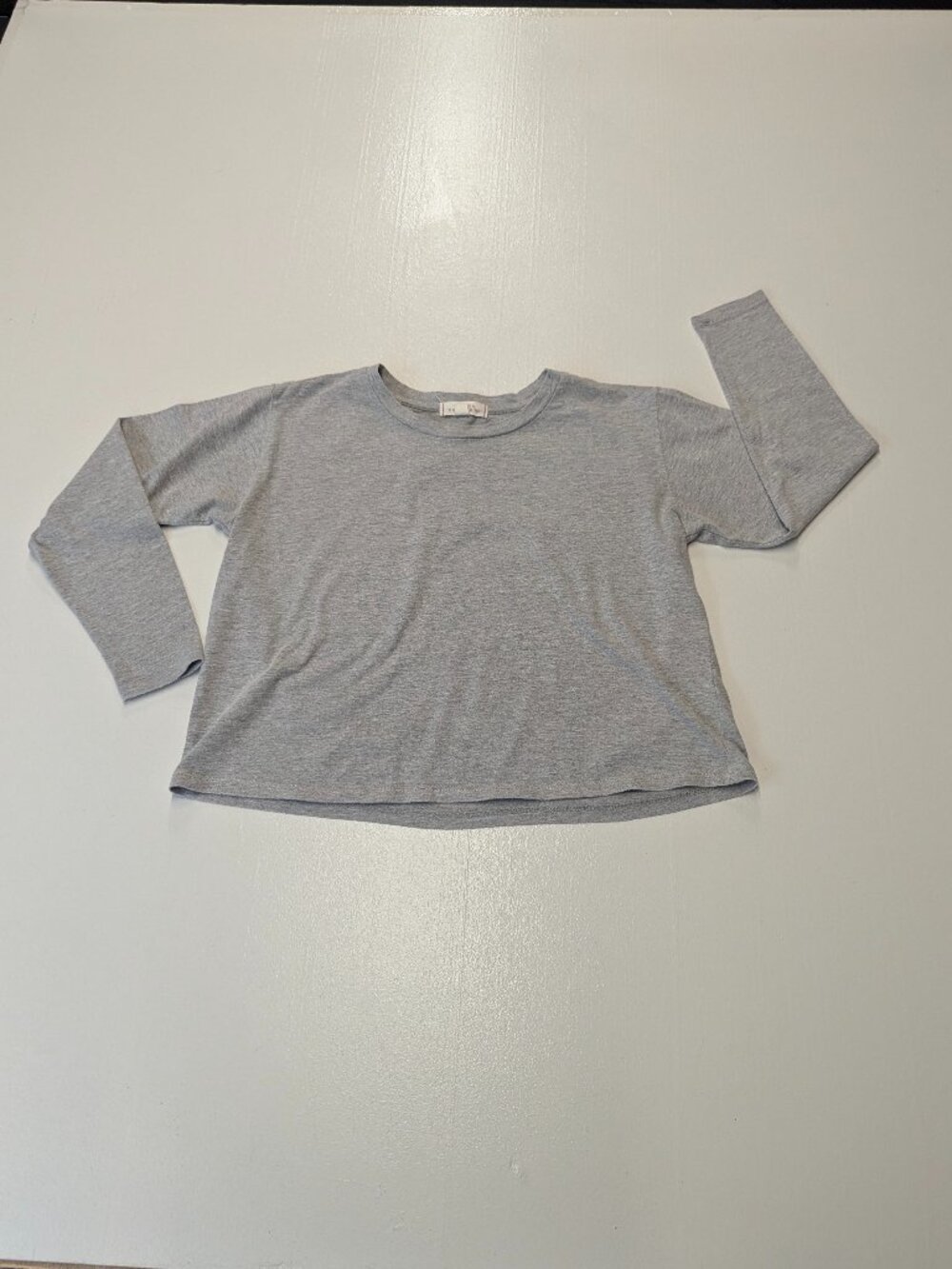 Walking On Sunshine Size *Medium (Runs Small) Gray 3/4 Sleeved Crop Tee